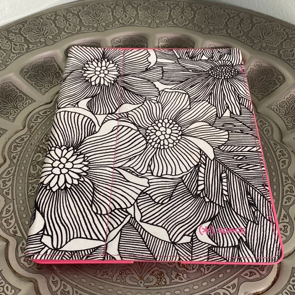 ☀️5/$20 Speck IPad Case.